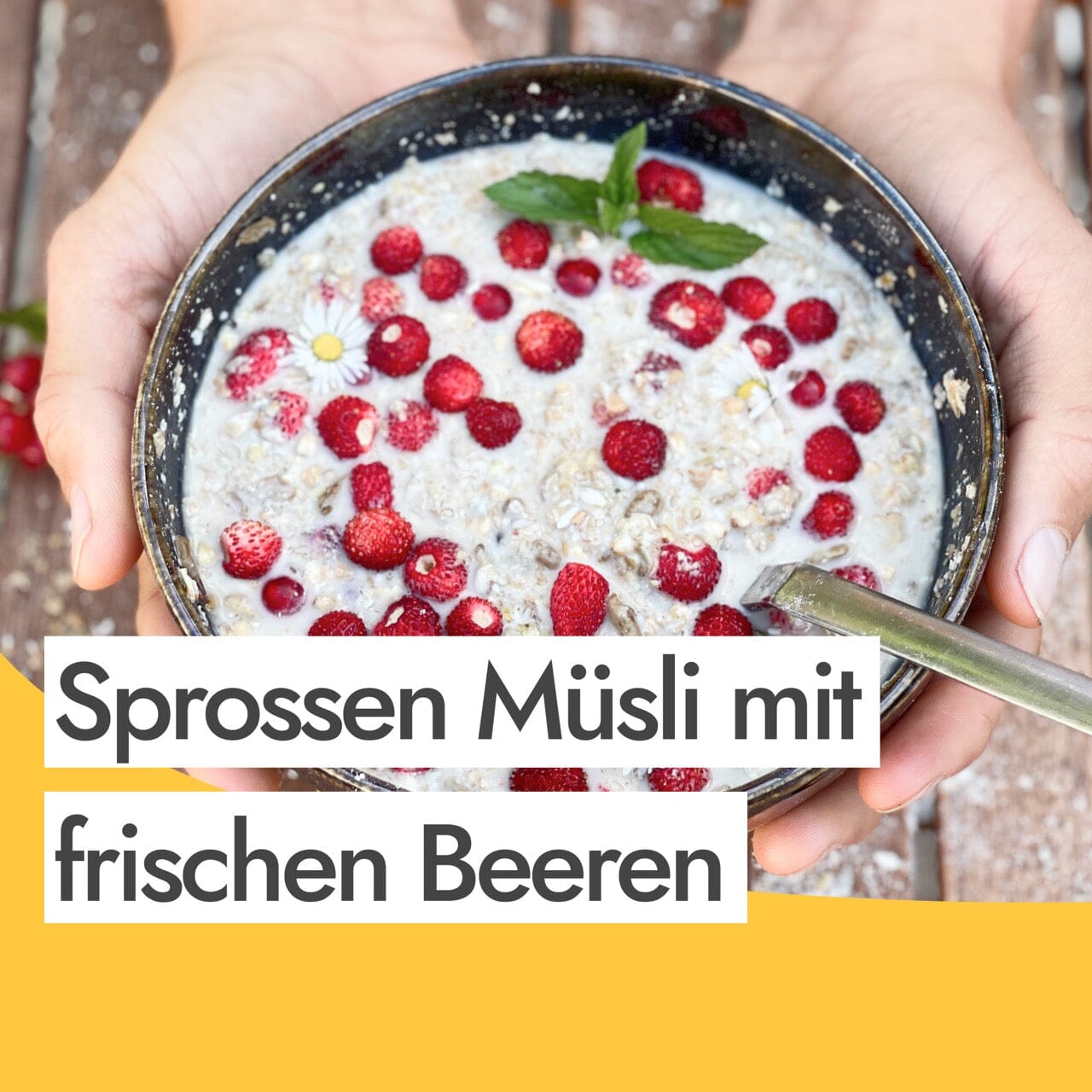 Leichtes Sprossen Müsli mit frischen Beeren