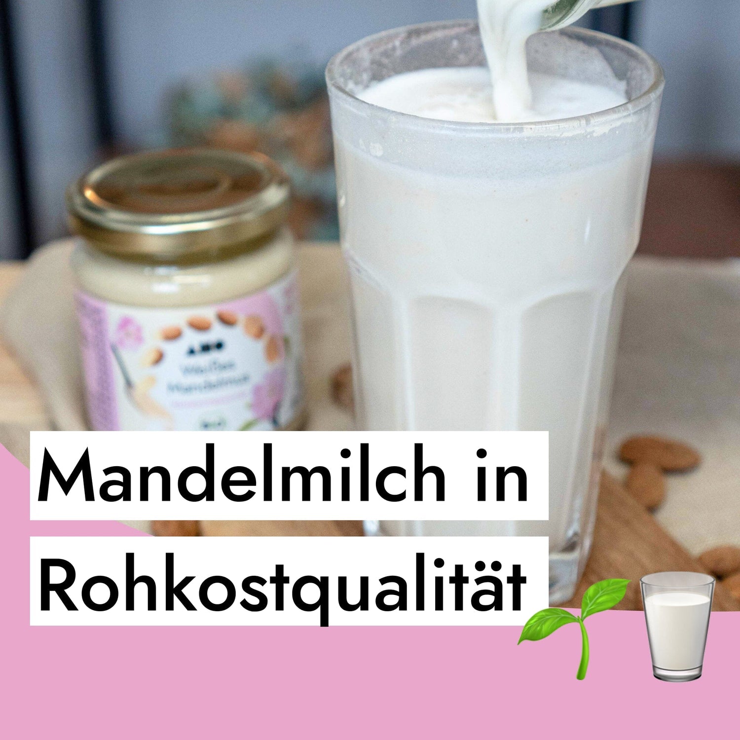 Selbstgemachte Mandelmilch in Rohkostqualität