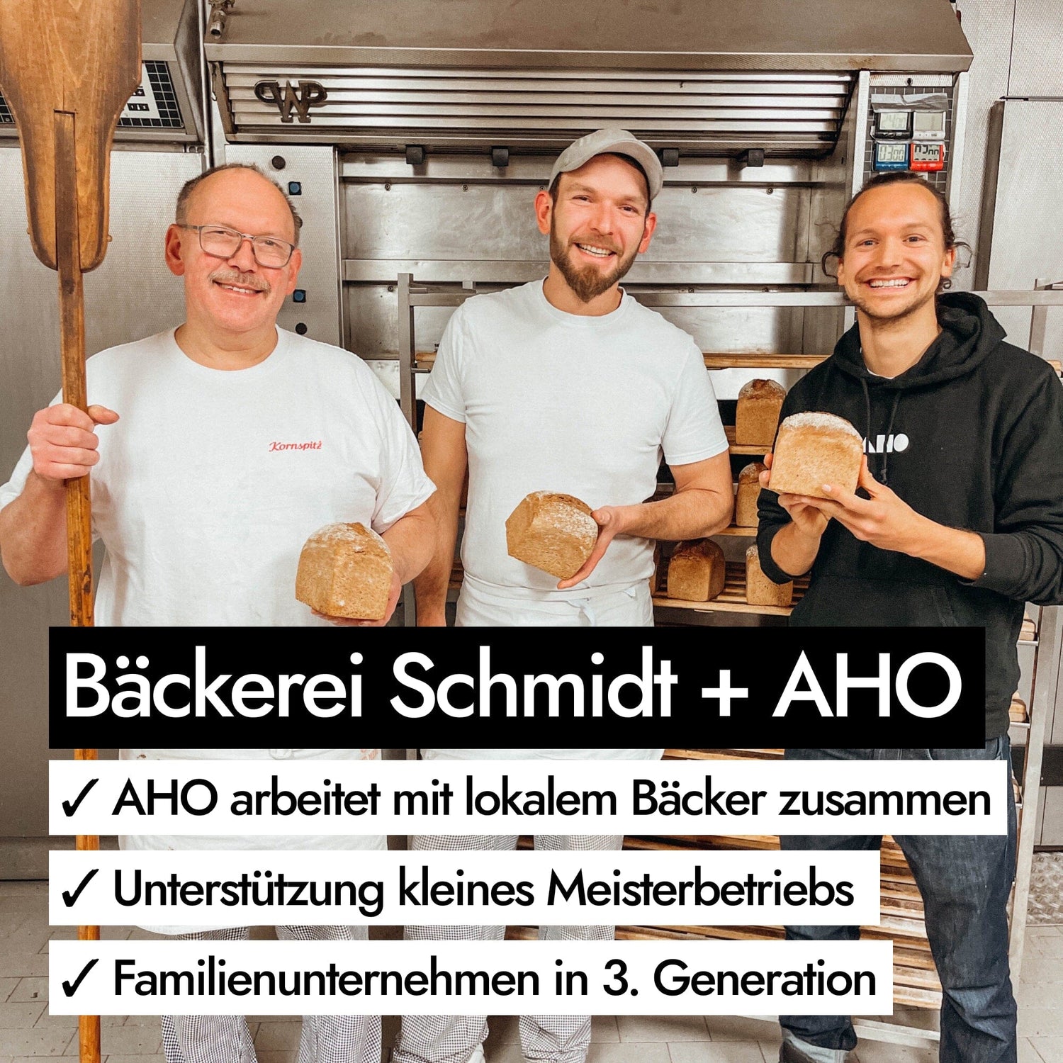 Jannis von AHO Bio mit Bäcker und Sohn in der Backstube der lokalen Bäckerei Schmidt