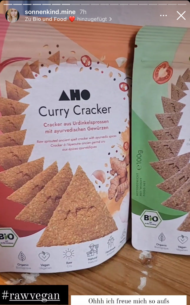 UGC AHO Curry Cracker Verpackung Holztisch