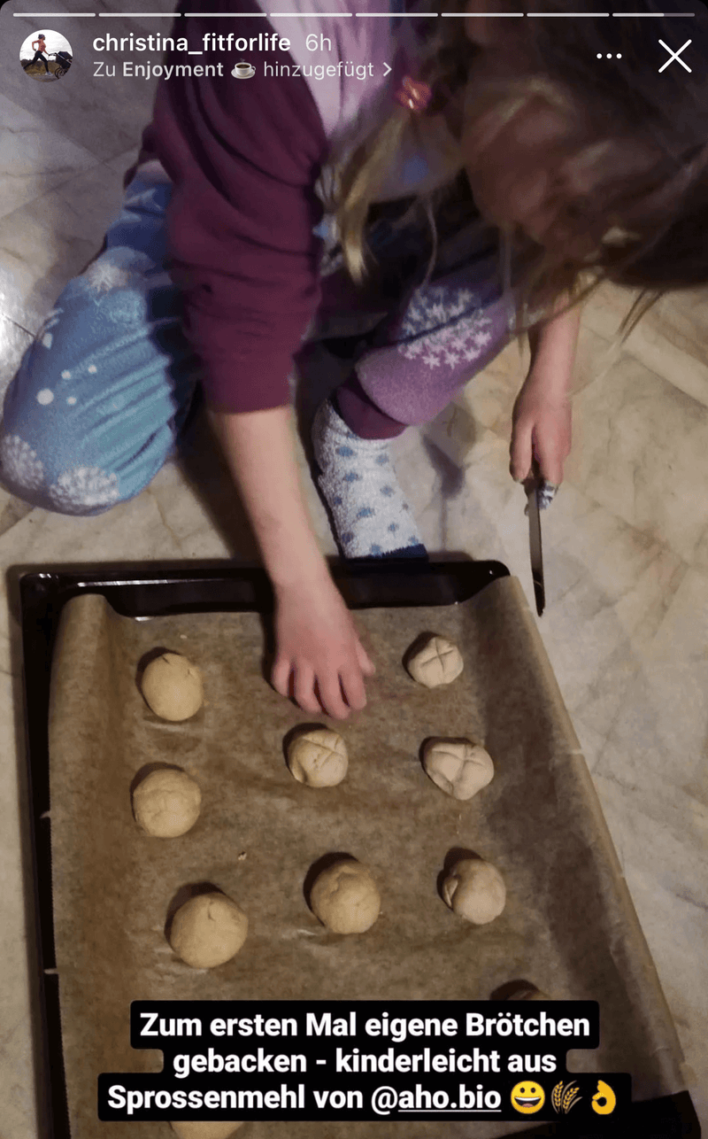 UGC AHO Sprossen Mehl Brötchen auf dem Blech