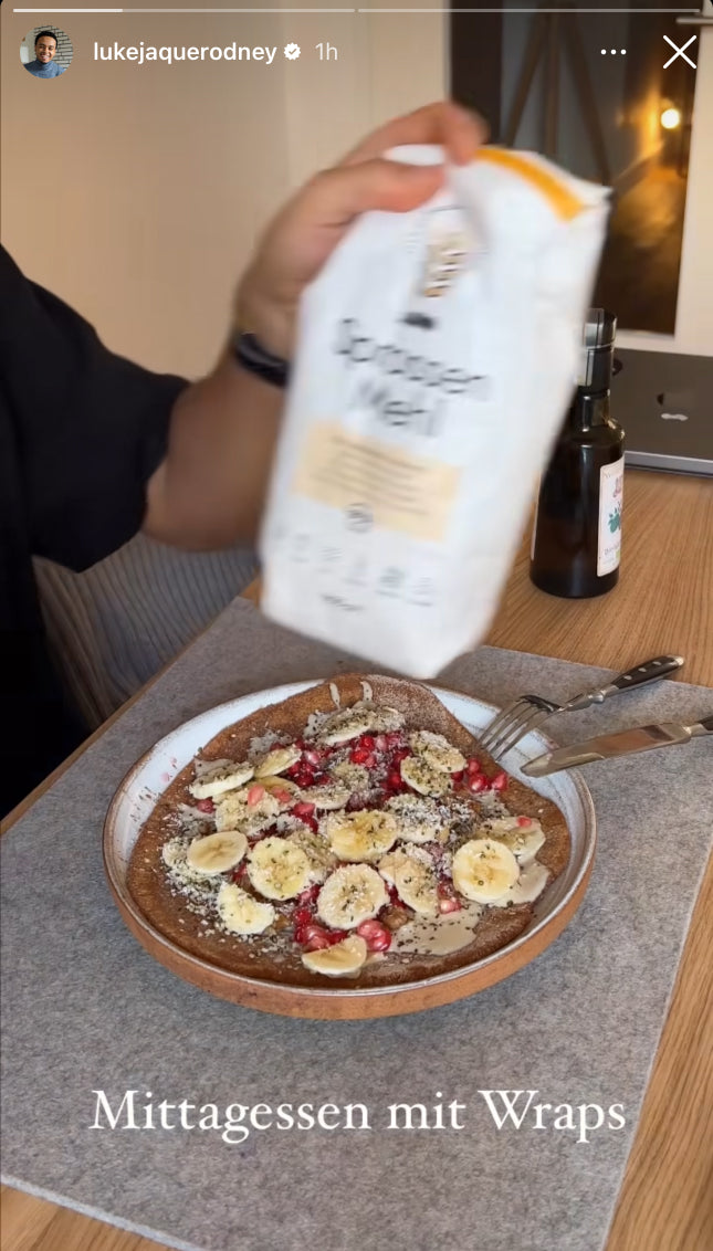 UGC AHO Sprossen Mehl Verpackung verschwommen Wraps mit Banane