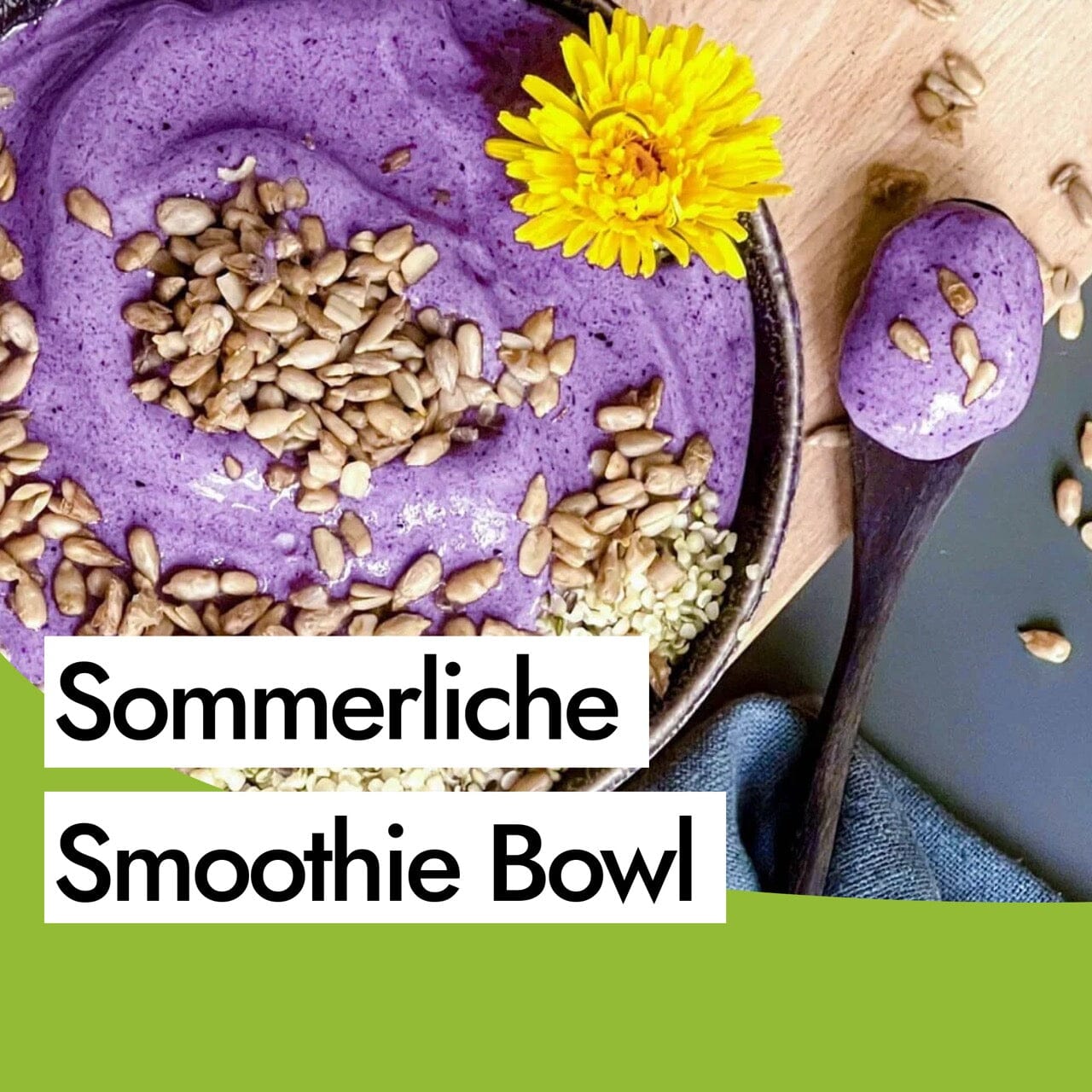 Sommerlicher Smoothie Bowl mit Sonnenblumenkern Sprossen