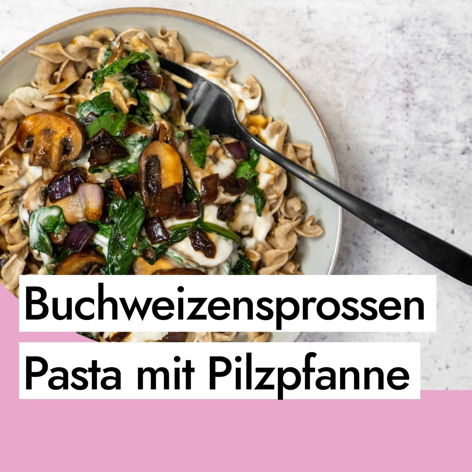 Glutenfreie Buchweizensprossen Pasta mit cremiger Blumenkohlsauce