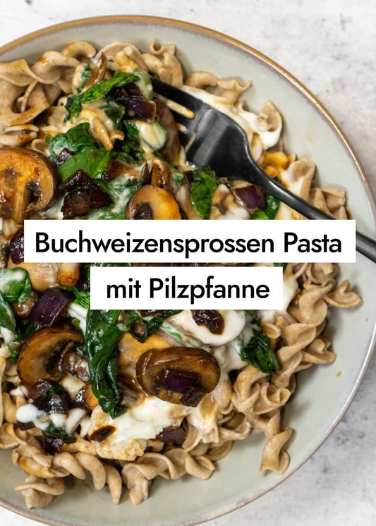 Glutenfreie Buchweizensprossen Pasta mit cremiger Blumenkohlsauce