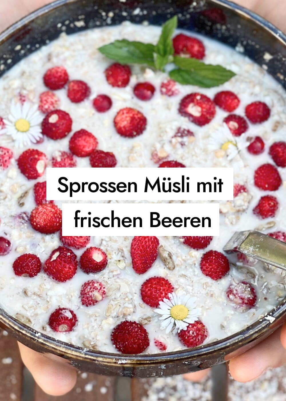 Sprossen Müsli mit frischen Beeren
