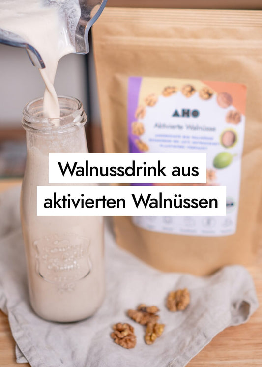 Selbstgemachter Rohkost Walnussdrink aus aktivierten Walnüssen