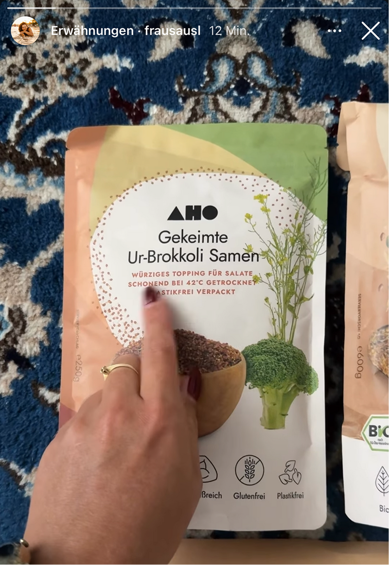 UGC AHO Brokkoli Tuete auf Teppich