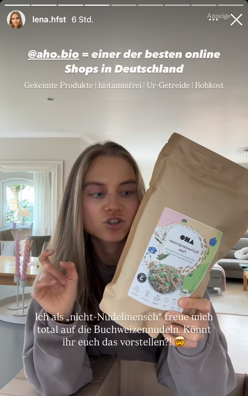 UGC AHO Buchweizenpasta Frau