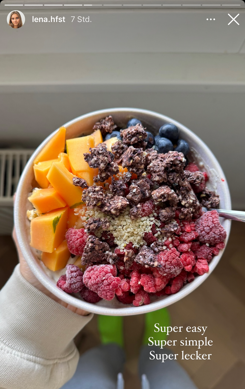UGC AHO Crunchies in Bowl mit Mango